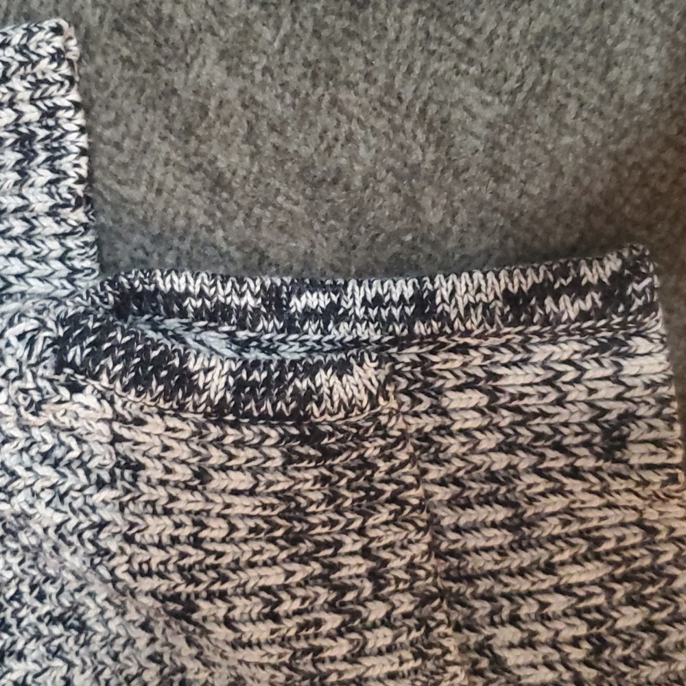 3/$15 BDG Mock Neck Sweater Size XS - Picture 5 of 5